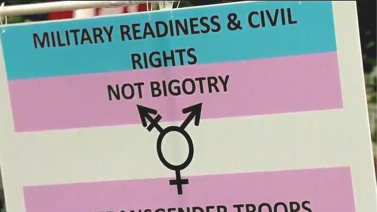 Trump pide a la Corte Suprema mantener restricciones para personas transgénero en el Ejército; Tribunal frena la medida