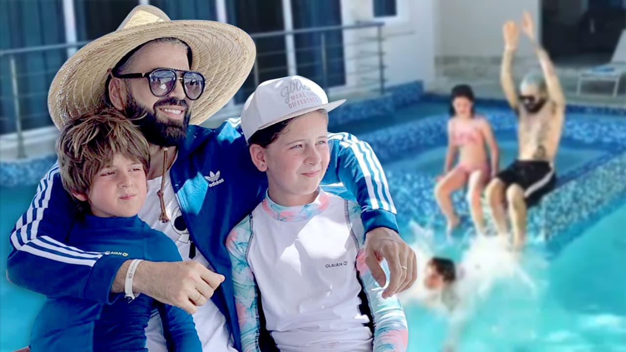 Eso sí, si hay algo que distingue al experto de moda como tío es lo mucho que consiente a los pequeños. Les da dinero, iPads, un inflable para la alberca y mucho más.