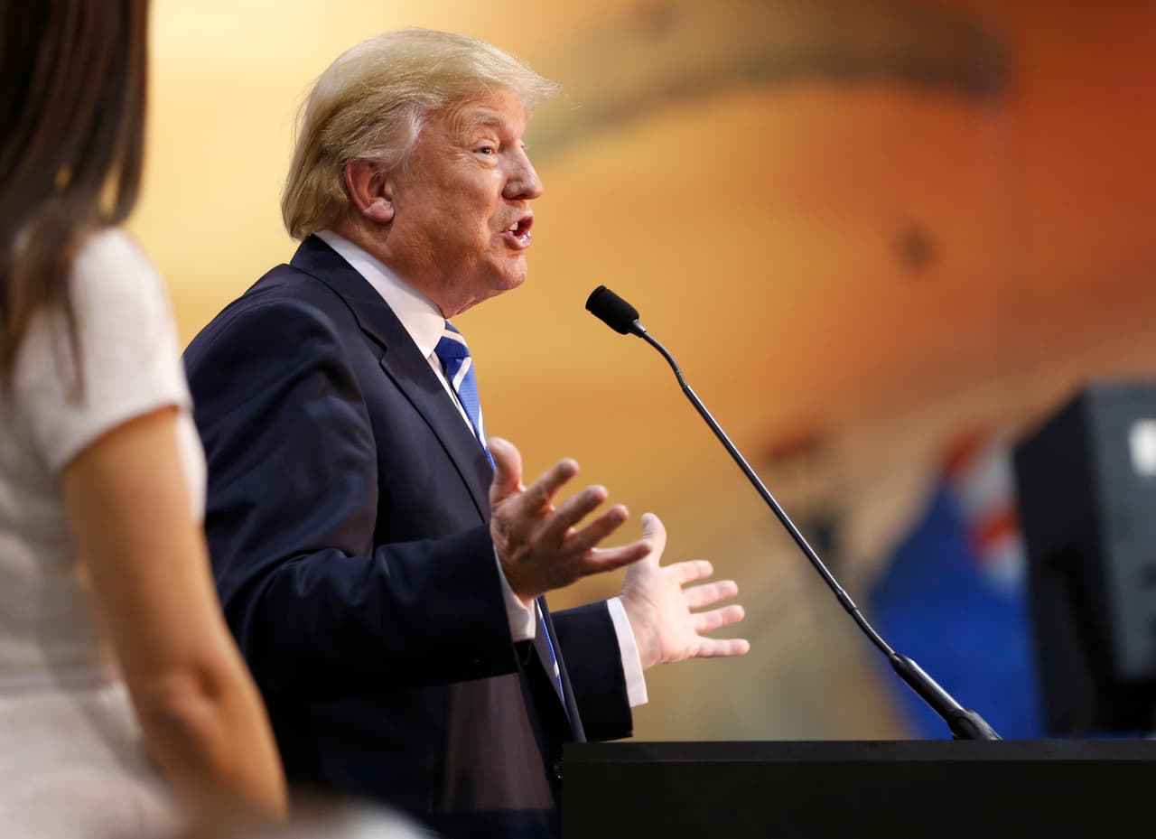 Grupos hispanos piden a NBC que cancele "Saturday Night Live" con Trump