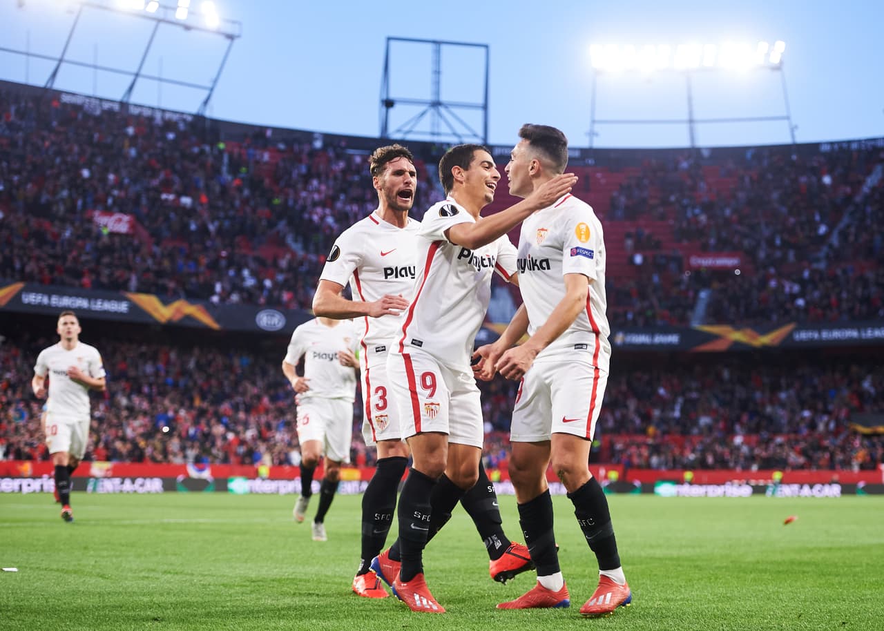 Por más de que hubo un defensa en la línea, no pudo evitar la caída del arco. Primer gol de Munir con la playera del equipo andaluz.