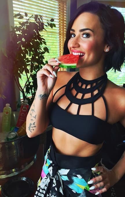 Horas después de la caída, la cantante subió algunas fotos y se veía espectacular.