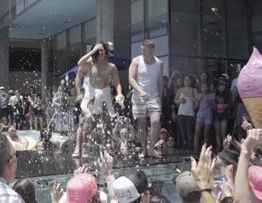 El material de la caída se hizo viral en la red.