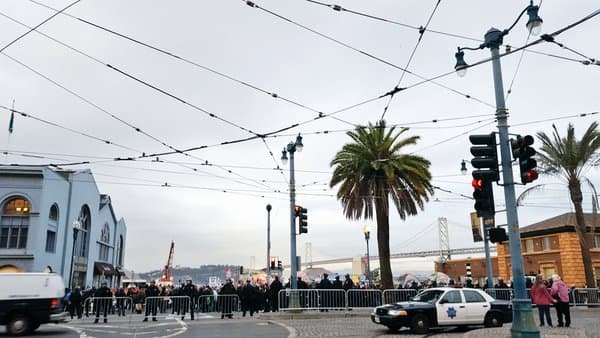 Los manifestantes montaron un campamento de indigentes cerca de “Super Bowl City”, el principal evento con motivo del Supertazón, para atraer atención a las necesidades de la comunidad indigente que vive en la ciudad.