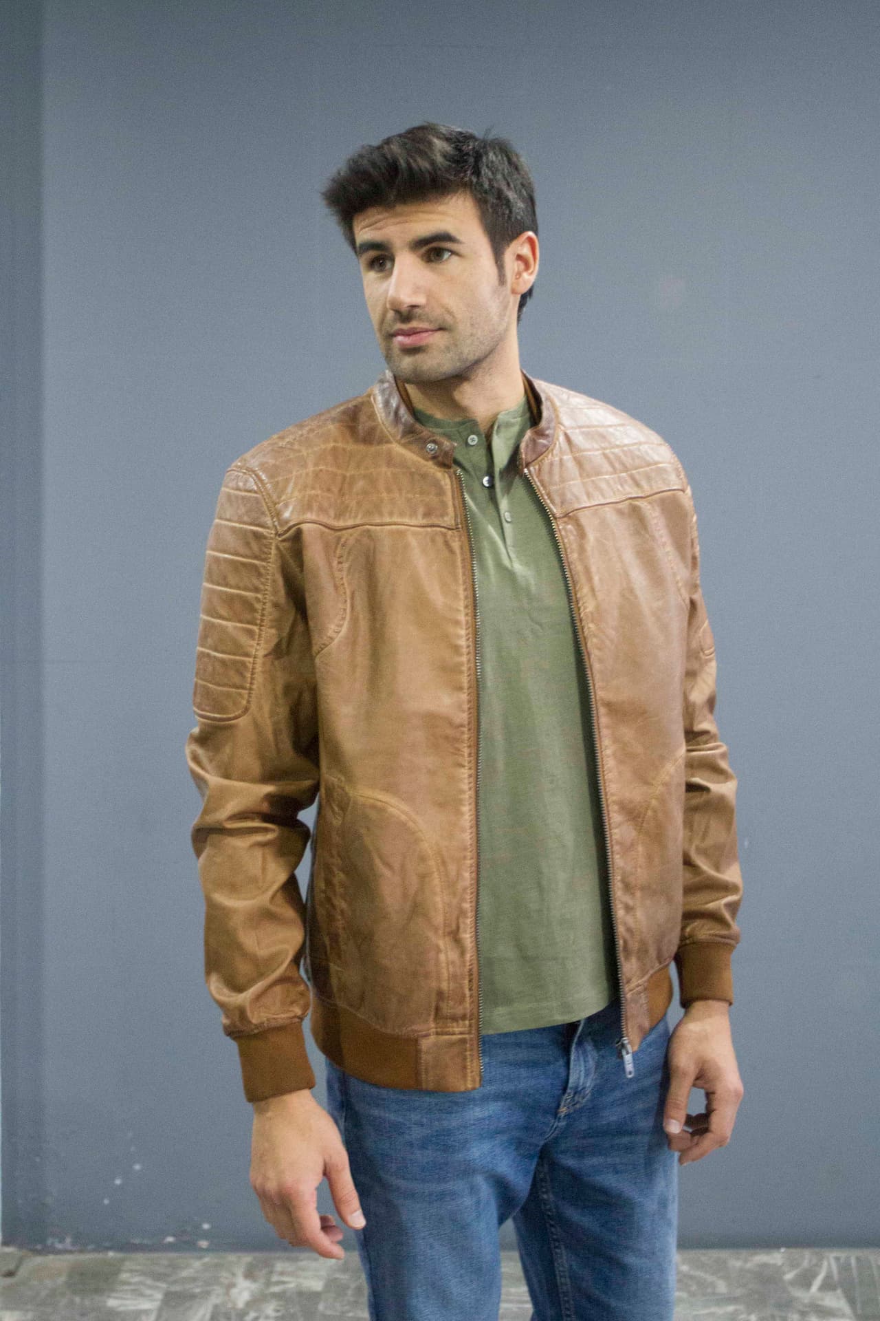 Juan Eduardo Colucho está a punto de aterrizó en Univision gracias a '
<b><a href="http://www.univision.com/series/la-piloto/" target="_blank">La Piloto'</a></b>.