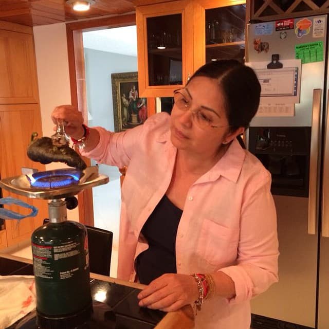 La imagen la acompañó el siguiente mensaje, en donde explicó que a pesar del incidente 
<b>no cancelará sus presentaciones.</b>