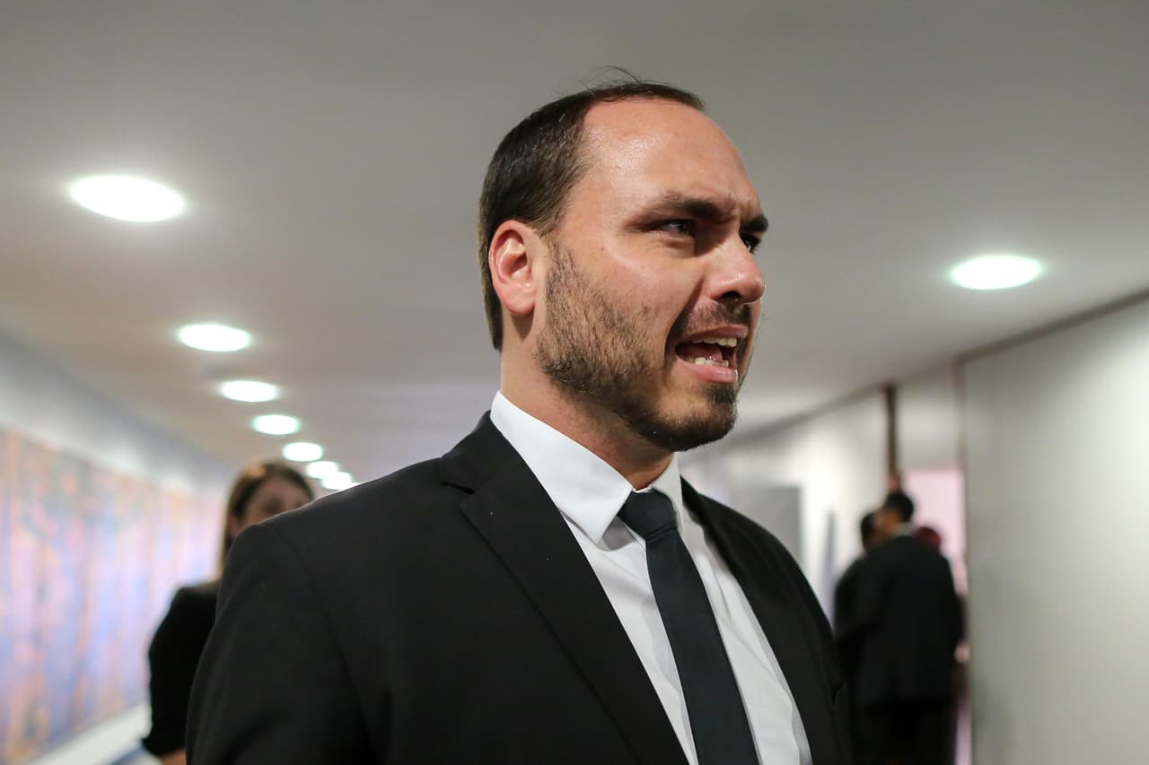 Hijo de Jair Bolsonaro, conocido como el 'pitbull digital', se retira de redes sociales para "desintoxicarse"
