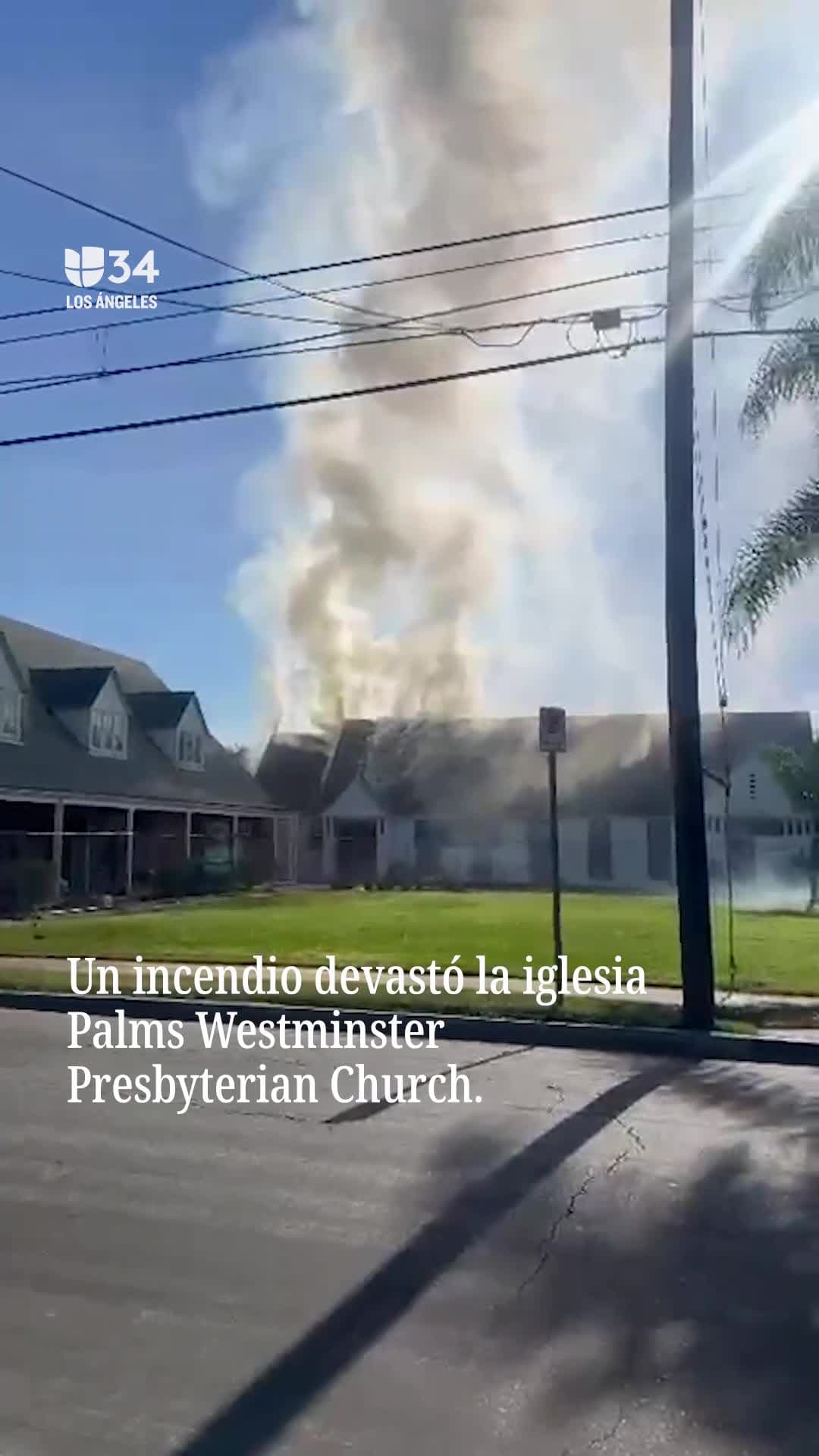 Incendio en iglesia abandonada en Mid-City: techo colapsa ante bomberos