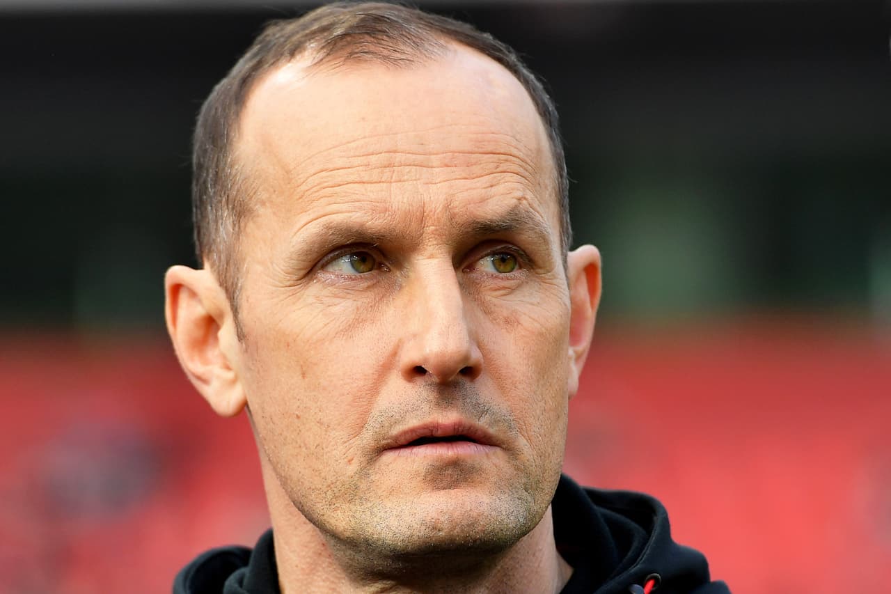 Para este duelo de copas europeas, Heiko Herrlich paró al Leverkusen con Leno, Retsos, Tah, S.Bender, L.Bender, Aránguiz, Baumgartlinger, Bailey, Havertz, Brandt y Volland.
