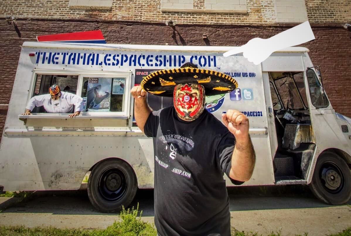 Tamales calientitos ¡a dos de tres caídas! 