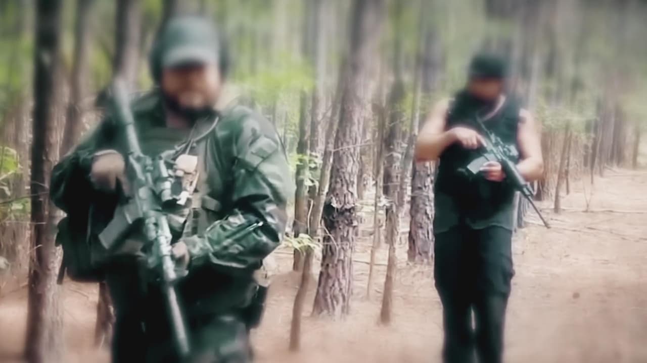 Cómo una milicia coopera con un condado fronterizo para detener migrantes en Texas