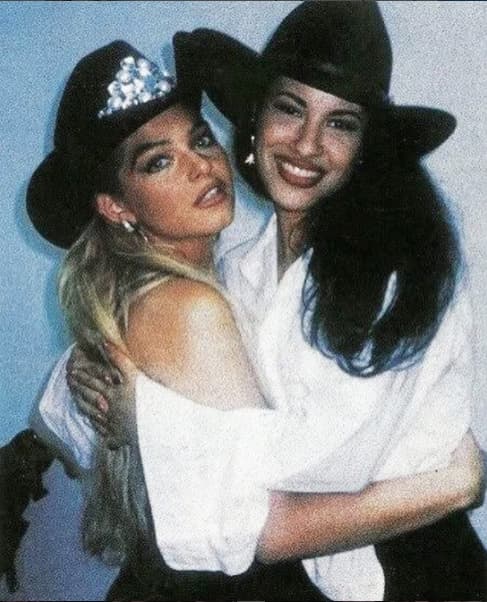 Selena en Dos mujeres un camino