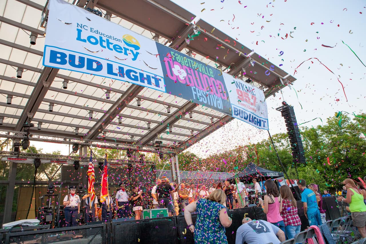 Más sobre el festival,
<b><a href="https://www.thedogwoodfestival.com/40th-spring-festival" target="_blank">aquí</a></b>.