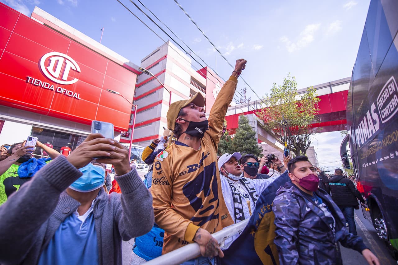 La afición de Pumas se hizo presente en el Nemesio Diez.
