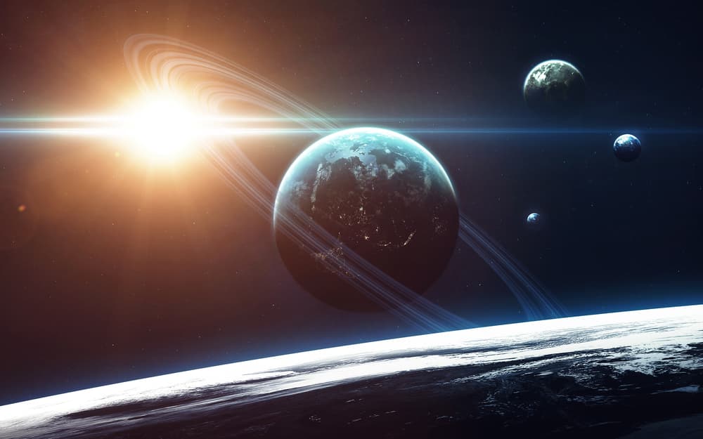 Este año se inicia con eventos cósmicos muy relevantes: el eclipse total de Sol del día 21, el movimiento directo de Saturno el 25 de agosto, así como Mercurio el 5 de septiembre y otros tránsitos planetarios importantes que incidirán de forma impactante en cada signo zodiacal.