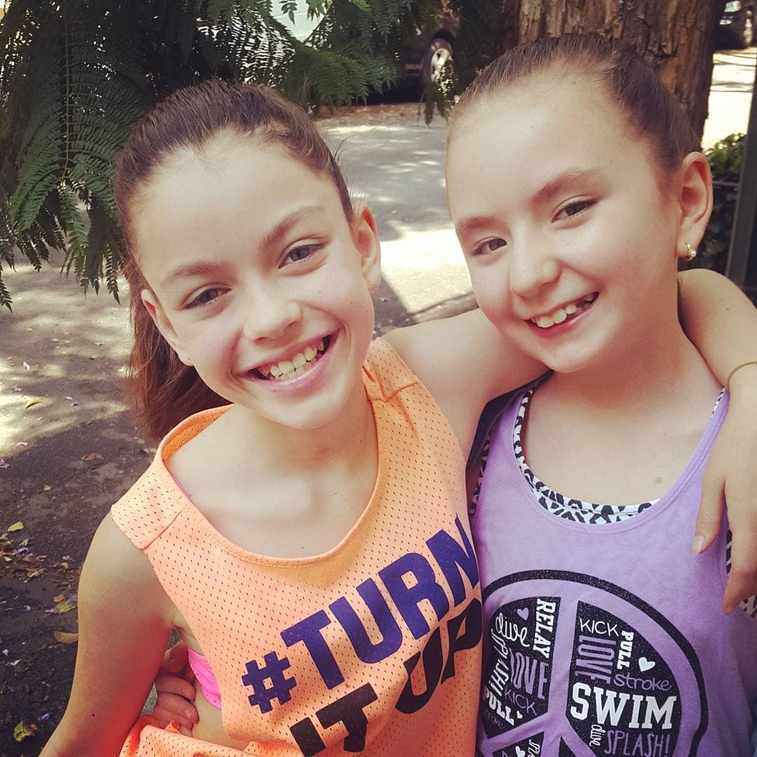 <b>María José Mariscal</b> y 
<b>Fernanda Sasse</b> son grandes amigas, esto es lo que les ha dejado la actuación, pues estudiaron juntas en la escuela de actuación infantil de Televisa.