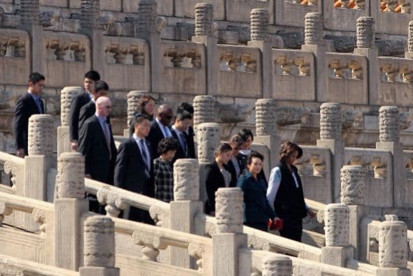 Aquí se encuentrasn en la Ciudad Prohibida acompañadas de Peng Liyuan, la esposa del presidente de China, Xi Jinping.