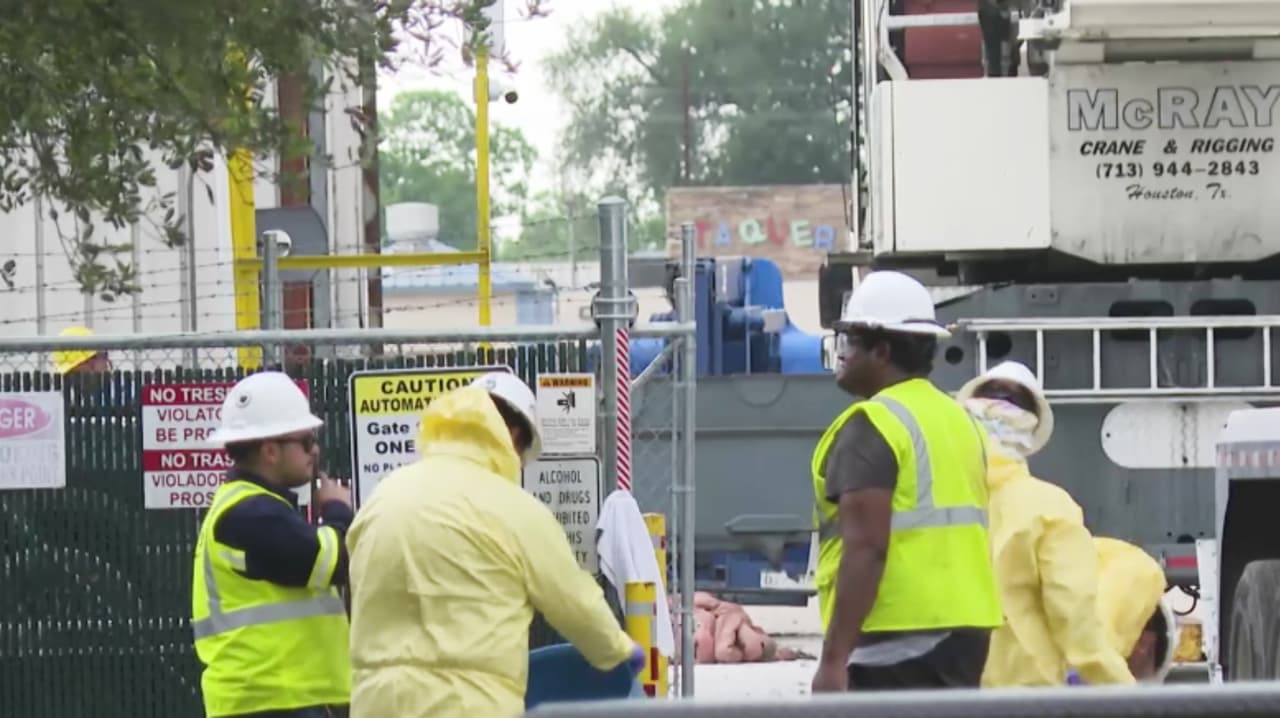 Continúan las investigaciones sobre la muerte de un empleado que quedó sepultado en planta de Houston