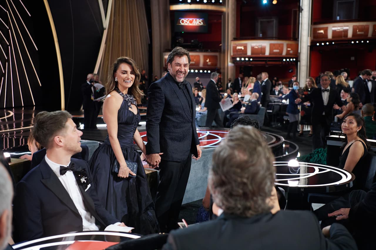 El amor entre Penélope Cruz y Javier Bardem no solo fue evidente en vivo, sino también fuera de cámaras.