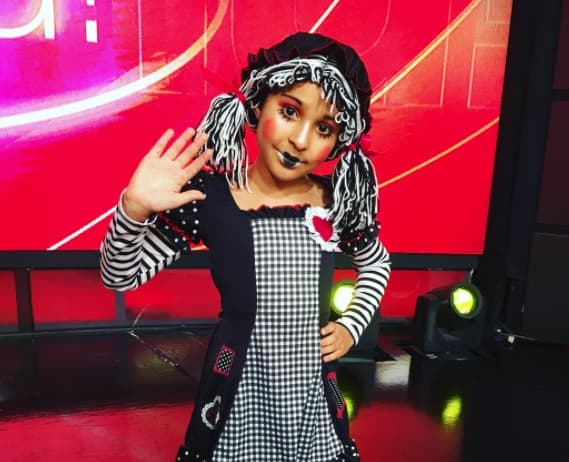 Mientras que Naima, también retoño de la ex OV7, se caracterizó de muñeca.