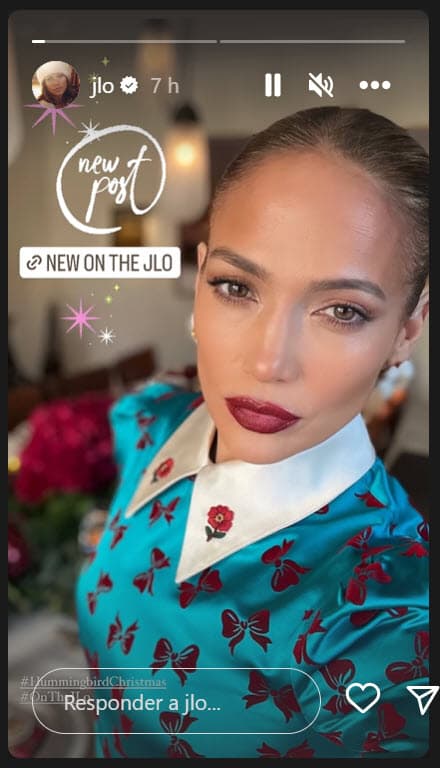 Pero también deslumbró con su elegante 'outfit', llevándose el título de 
<b>'Look navideño del año',</b> de acuerdo con el portal de la revista Hello!
<br>