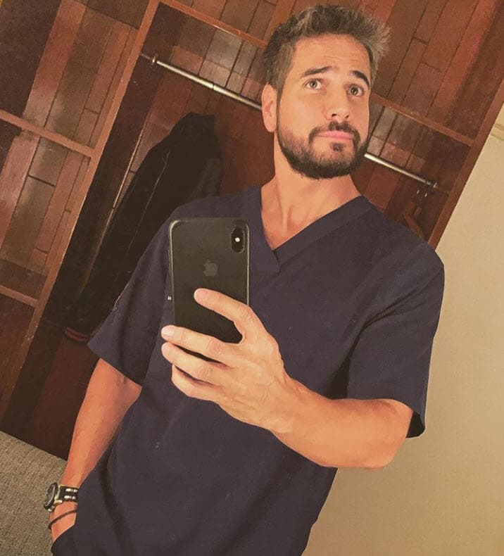 En su mente, está la posibilidad de no solo ser padre de un hijo, sino de varios. "¿Cuántos? Los que se puedan, tengo 5 hermanos, soy de familia numerosa, 
<b><a href="https://www.univision.com/shows/despierta-america/quienes-son-los-amores-de-daniel-arenas-el-lo-confeso-todo-video" target="_blank">amo las familias grandes</a></b>". 
<br>