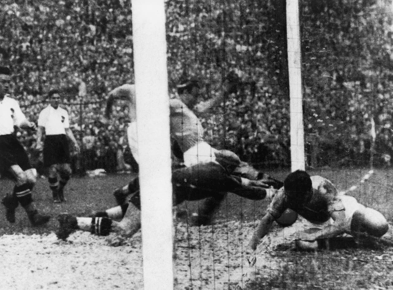 El gol del argentino nacionalizado italiano Enrique Guaita fue con una falta de Giuseppe Meazza contra el arquero austríaco, algo que el sueco Ivan Eklind no sancionó.