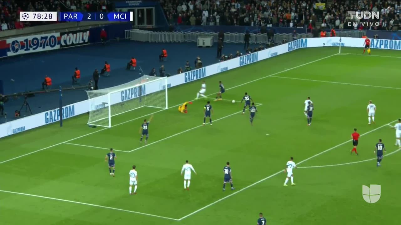 ¡TIRO ATAJADO! disparo por Riyad Mahrez.