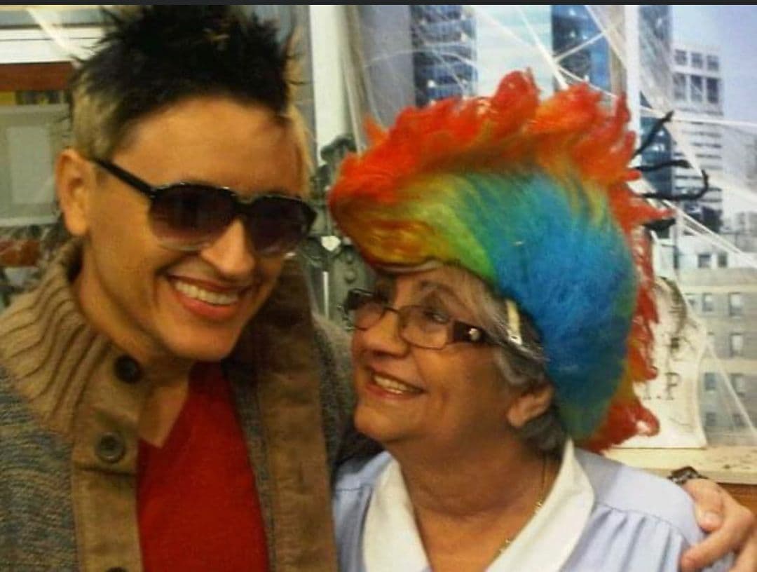 El cantante Elvis Crespo fue una de las celebridades que dedicaron un mensaje a Martica: “Descanse en paz, Martica. Gracias por tu humildad cada vez que visitaba Univision”, escribió.