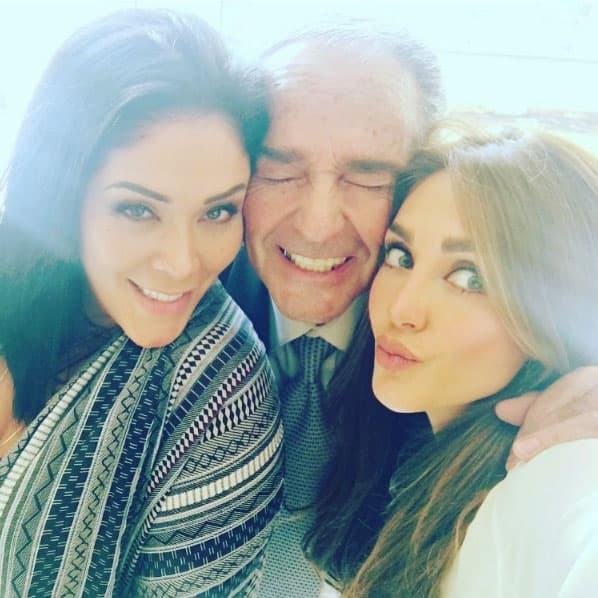 <b><a href="http://www.univision.com/temas/anahi" target="_blank">Anahí</a></b> y su hermana 
<b>Marichelo</b> compartieron esta linda foto en familia.