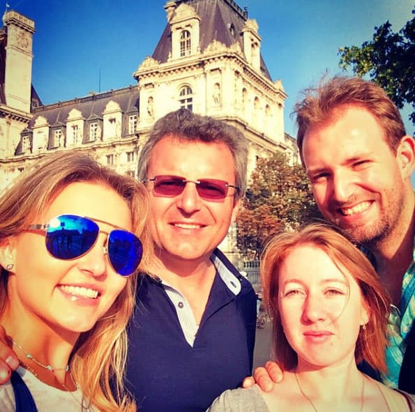 ¿Crees que 
<b><a href="http://www.univision.com/temas/angelique-boyer" target="_blank">Angelique Boyer</a></b> se parece a su papá? Muchos lo llaman suegro.