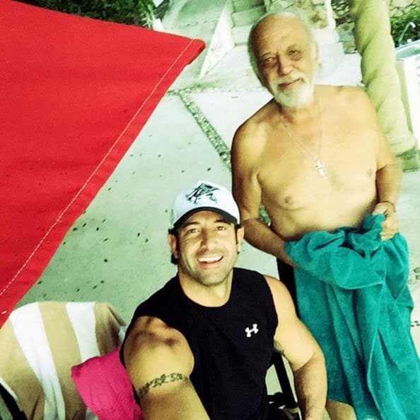 Las fans de 
<b><a href="http://www.univision.com/temas/gabriel-soto" target="_blank">Gabriel Soto</a></b> le agradecen a su padre por haberles regalado un hijo tan guapo.