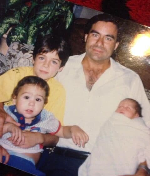 Ya sabemos de dónde sacó 
<b><a href="http://www.univision.com/temas/jose-ron" target="_blank">Ron</a></b> esos hermosos ojos verdes, su padre también los tiene.