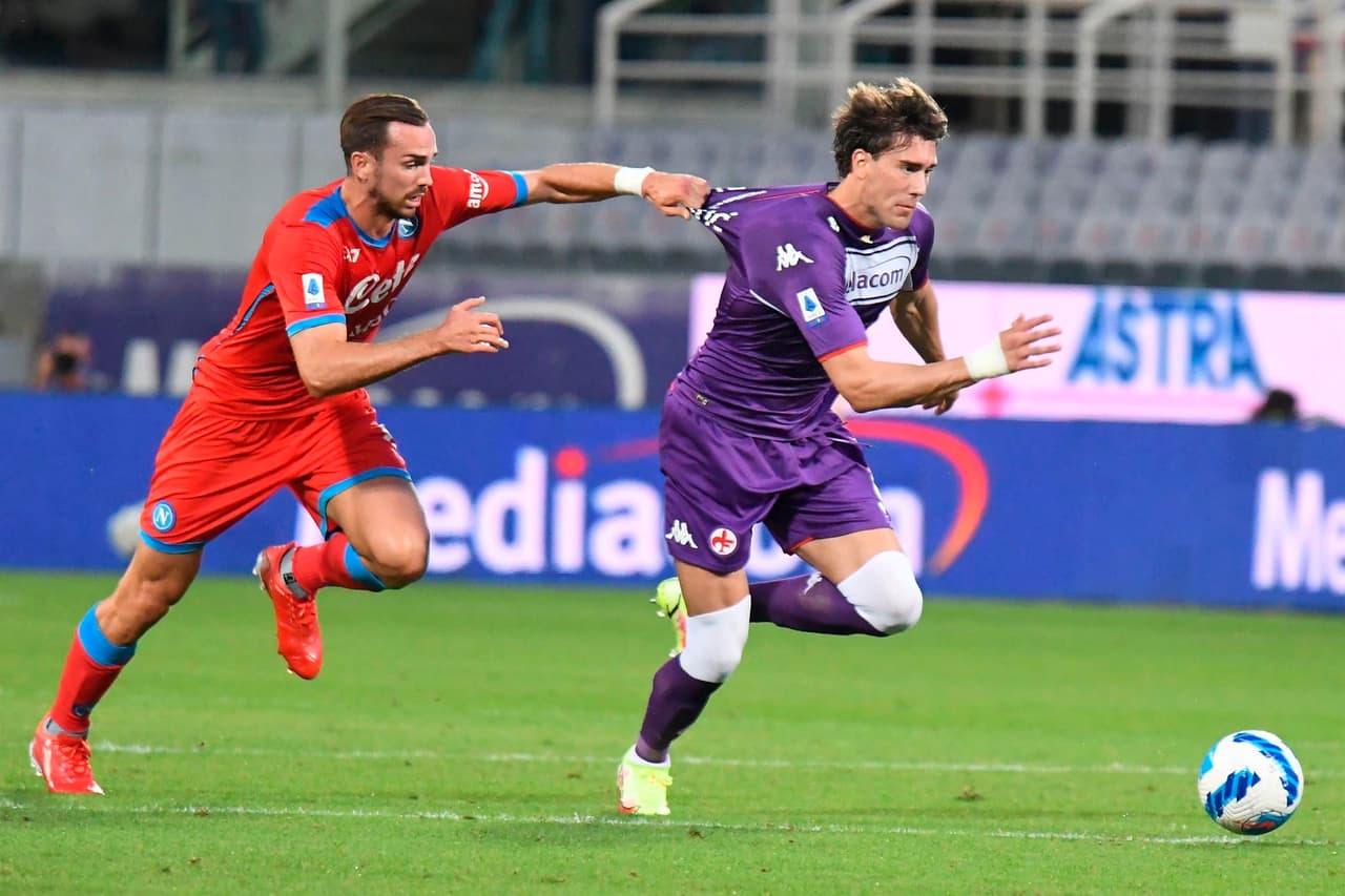 Napoli supera a la Fiorentina 2-1 en su visita a Florencia. Lucas Martínez ponía arriba a los locales al minuto 28, pero el mexicano Hirving Lozano empataba el partido y su compañero Amir Rrahmani cerró el triunfo para la 'Azzurra' en la J7 de la Serie A.