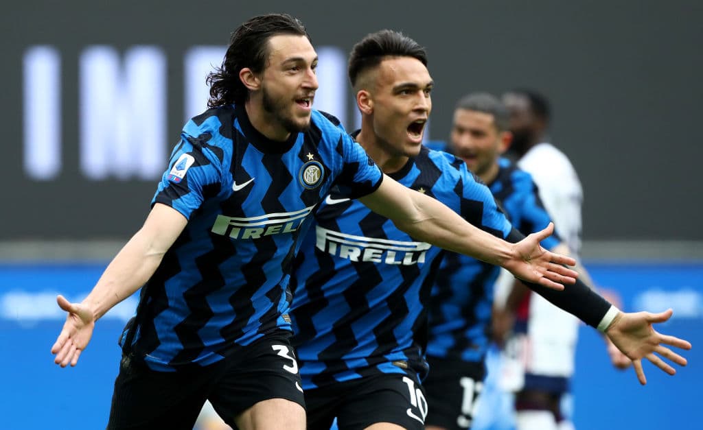 El Inter se lleva la victoria ante Cagliari por la mínima y ya suma 11 victorias al hilo y 14 partidos sin ver la derrota en la Serie A, colocándolo como superlíder y acercándose cada vez más al Scudetto. El gol fue por parte de Matteo Darmian al minuto 77 del encuentro.