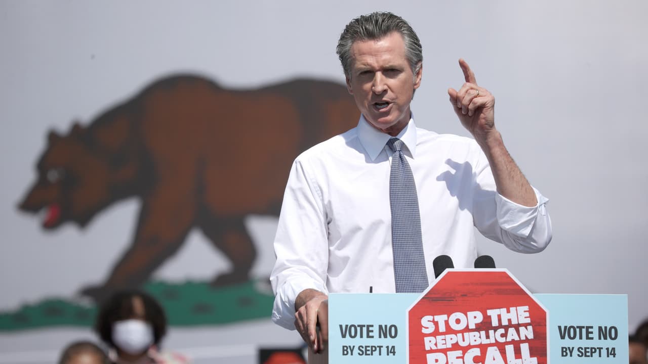 Todavía tienes tiempo de votar para definir el futuro de Gavin Newsom y te decimos cómo hacerlo
