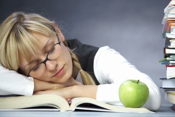 ¿Cómo puedes enfocarte en tu trabajo o disfrutar de tu familia si continuamente te sientes cansada?