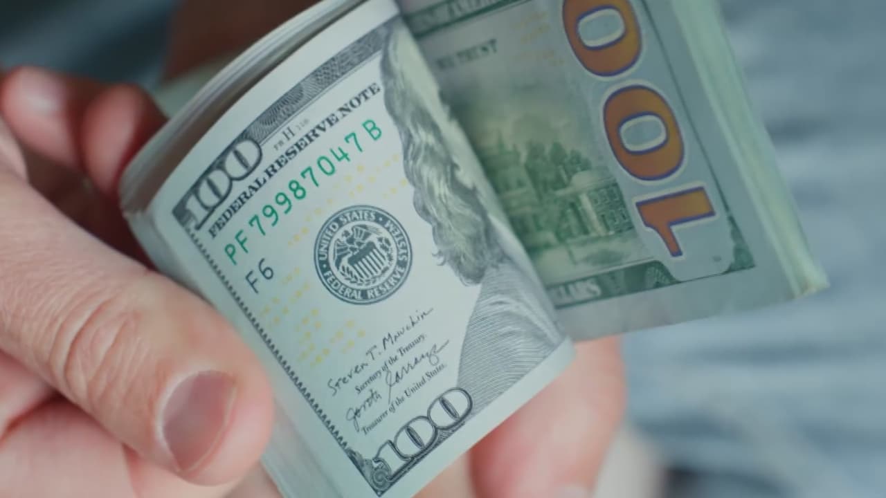 La caída del dólar frente al peso reduce el valor real de las remesas enviadas a México