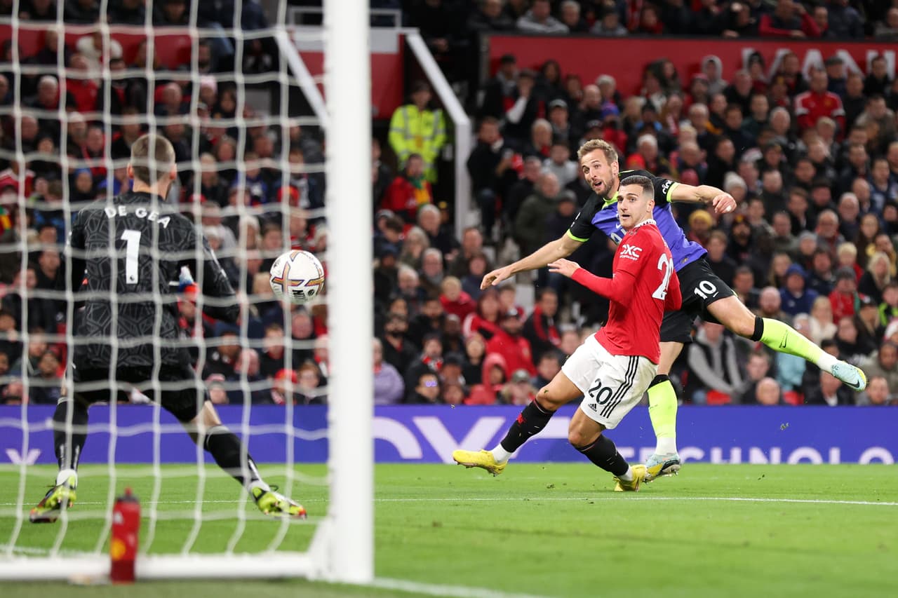 Grandes emociones en el cierre de la Jornada 12 de la Premier League con triunfos de Manchester United, Liverpool, Southampton y Newcastle, además empate del Chelsea ante Brentford.