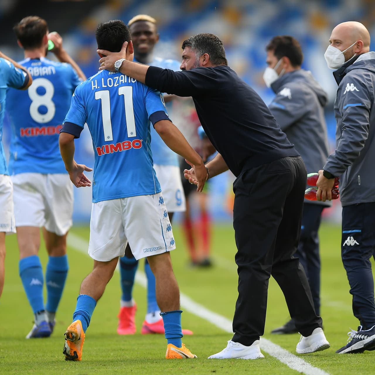 NAPLES, ITALY - OCTOBER 17: Hirving Lozano of SSC Napoli celebrates after scoring the 1-0 goal with his coach Gennaro Gattuso during the Serie A match between SSC Napoli and Atalanta BC at Stadio San Paolo on October 17, 2020 in Naples, Italy. (Photo by Francesco Pecoraro/Getty Images)