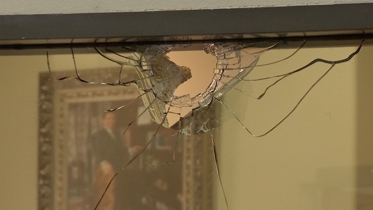 El hispano enfrenta cargos de agresión con un arma mortal y de conducta mortal.