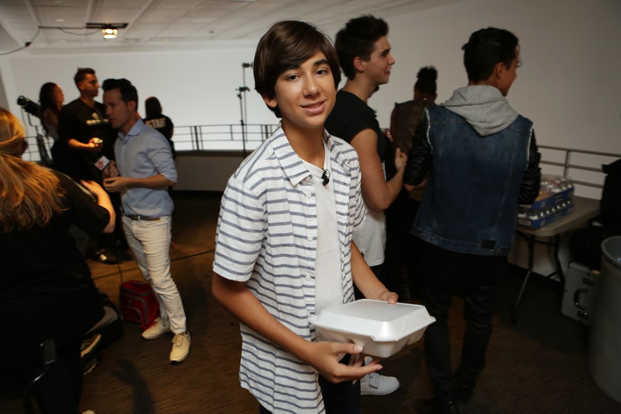 La presentación de los videos nos tuvo en el filo de las sillas. Ahora sit back, relax y mira todo lo que no salió en televisión.