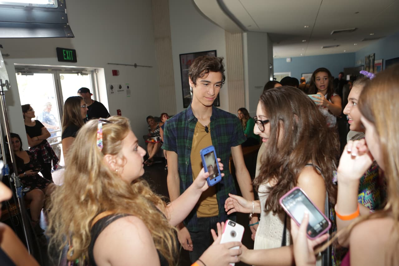 La presentación de los videos nos tuvo en el filo de las sillas. Ahora sit back, relax y mira todo lo que no salió en televisión.