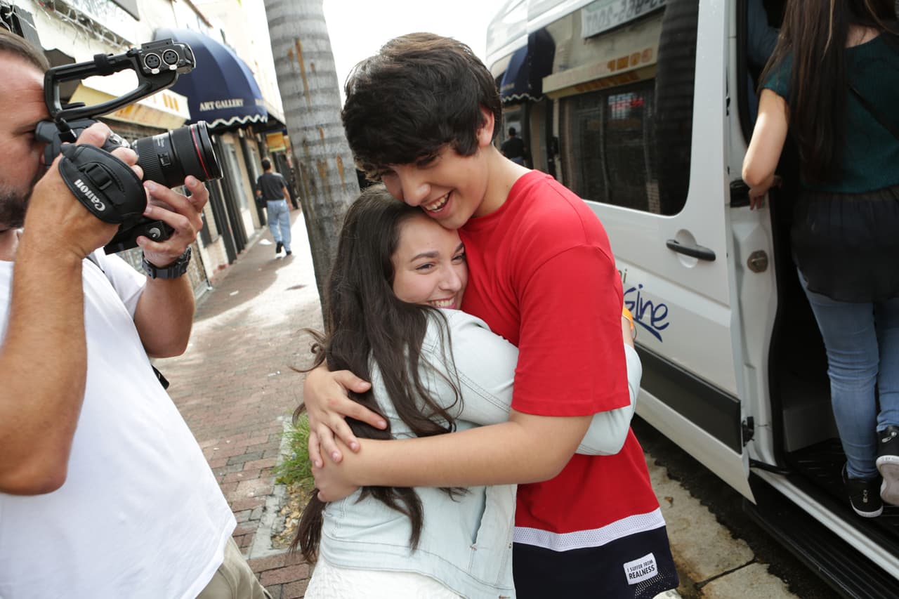 La presentación de los videos nos tuvo en el filo de las sillas. Ahora sit back, relax y mira todo lo que no salió en televisión.