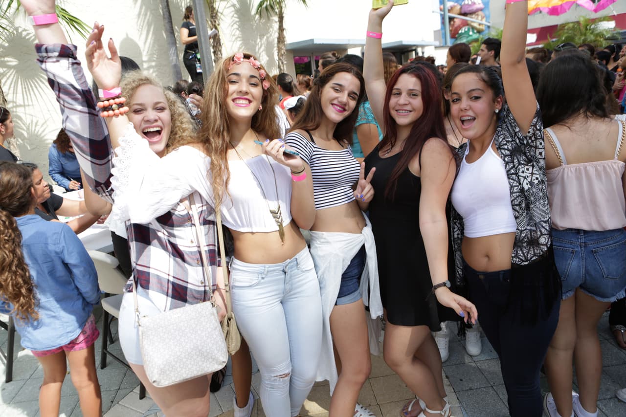 La presentación de los videos nos tuvo en el filo de las sillas. Ahora sit back, relax y mira todo lo que no salió en televisión.