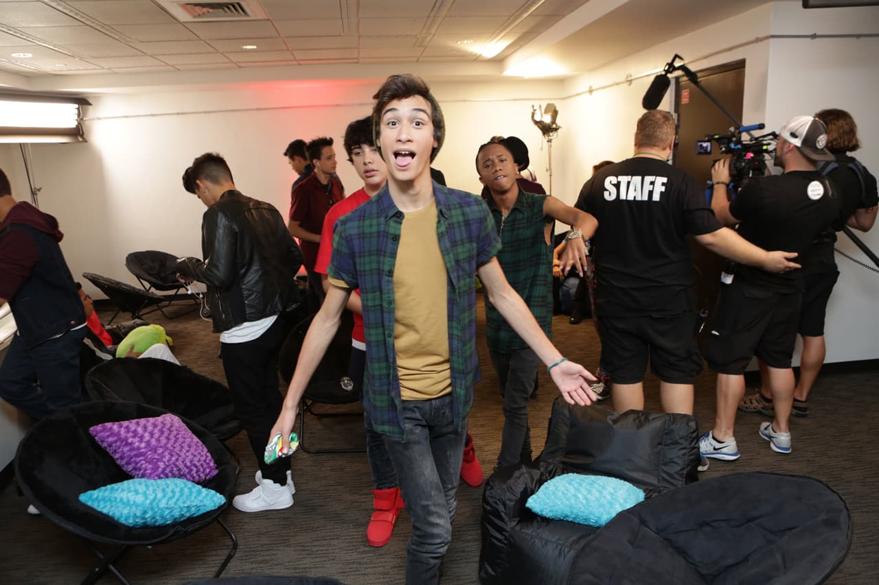 La presentación de los videos nos tuvo en el filo de las sillas. Ahora sit back, relax y mira todo lo que no salió en televisión.