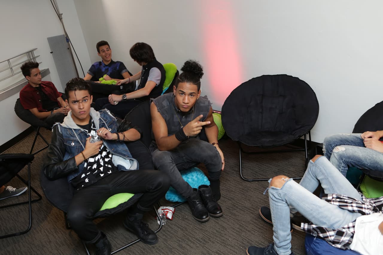 La presentación de los videos nos tuvo en el filo de las sillas. Ahora sit back, relax y mira todo lo que no salió en televisión.