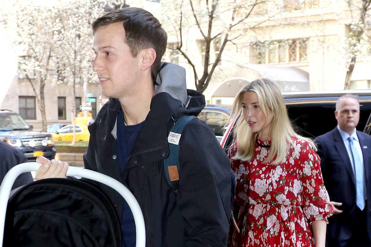 Ivanka lució un coqueto vestido de flores.