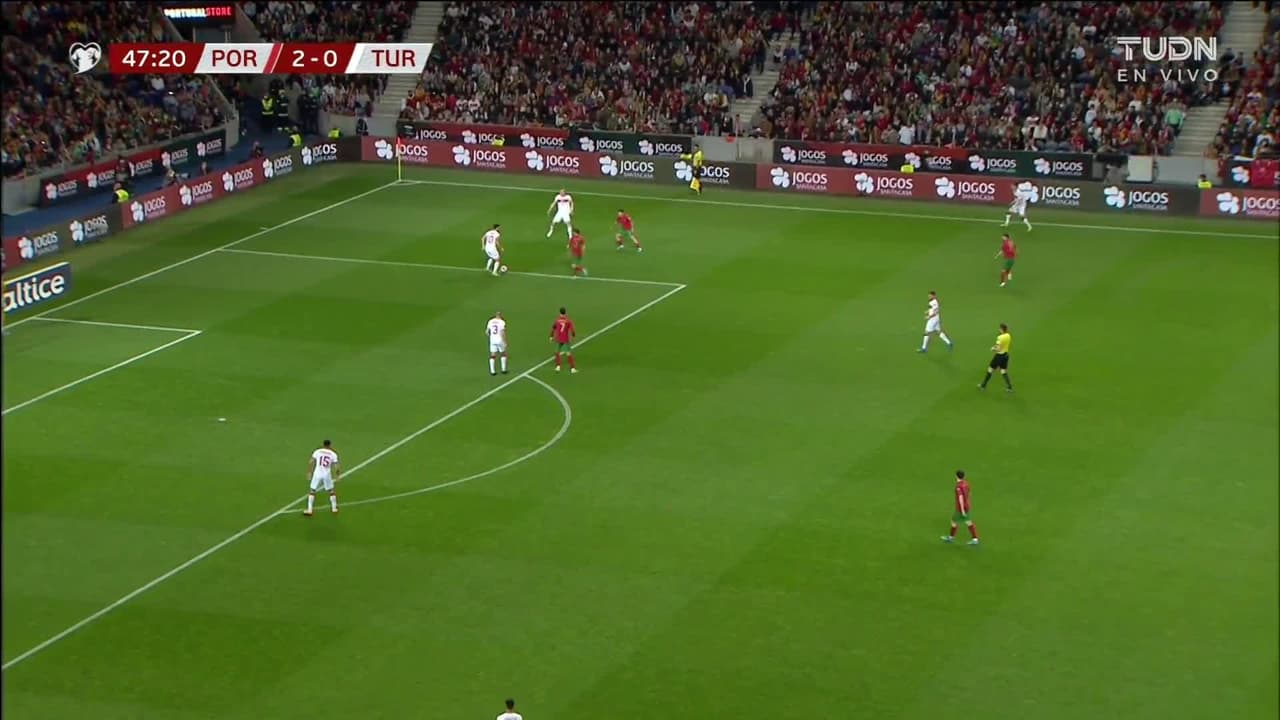 ¡TIRO ATAJADO! disparo por Bernardo Silva.