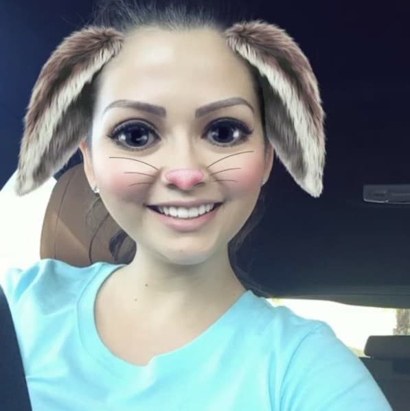 Ana Patricia hace honor a su buen humor probando varias opciones de filtros animados en sus selfies.