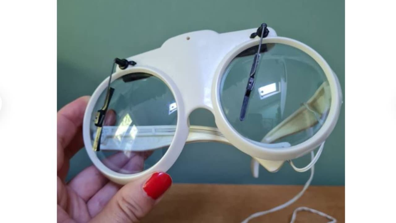 Lentes con limpiaparabrisas.